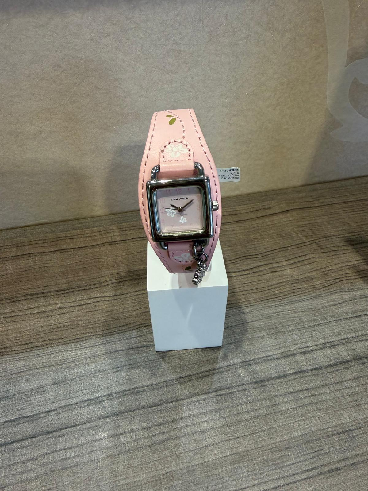 Meisjes kinderhorloge 
roze. vand is verstelbaar met gaatjes
