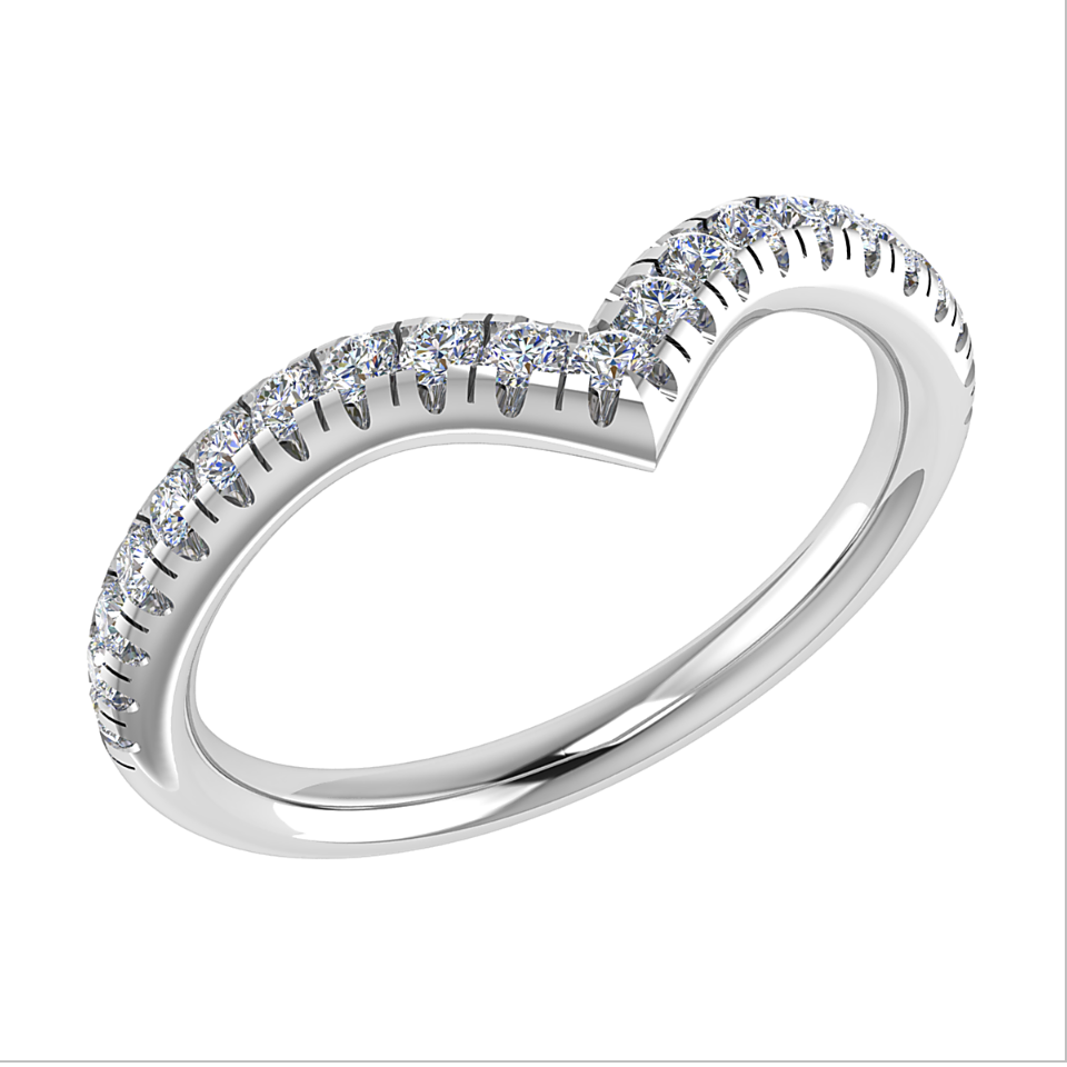 Een elegante 14 karaat witgouden wishbone/chevron ring uit de eigen collectie van Juwelier Rijk. Bezet met 0.20 ct aan fonkelende diamanten (SI1/G). Door de stijlvolle V-vorm schuift deze ring perfect aan bij een verlovingsring.