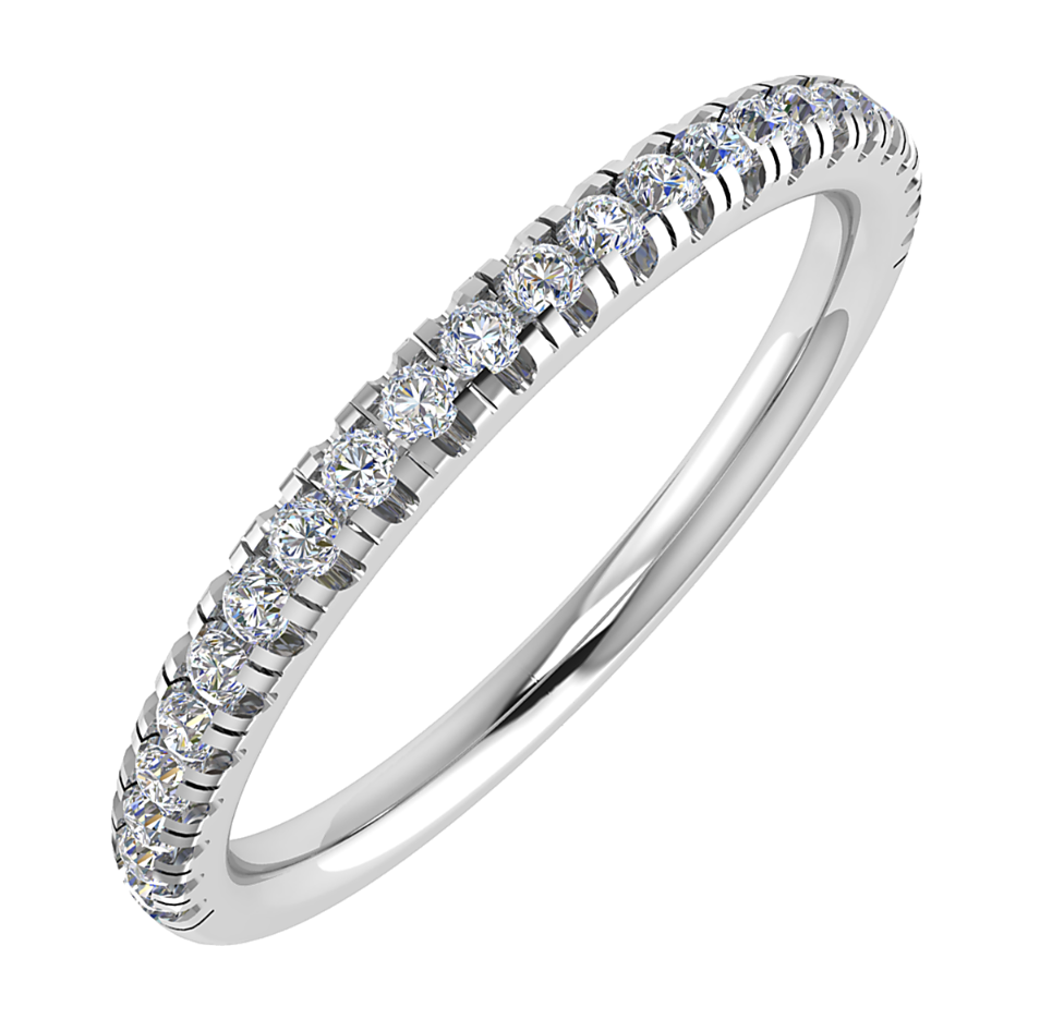 Klassieke 14 karaat witgouden verlovingsring uit de eigen collectie van Juwelier Rijk in Amsterdam. Deze elegante alliance ring is halfom bezet met 0.16 ct briljant geslepen diamanten (SI1/G). Te bewonderen aan de Heiligeweg 10 in het centrum van Amsterdam of direct online te bestellen.