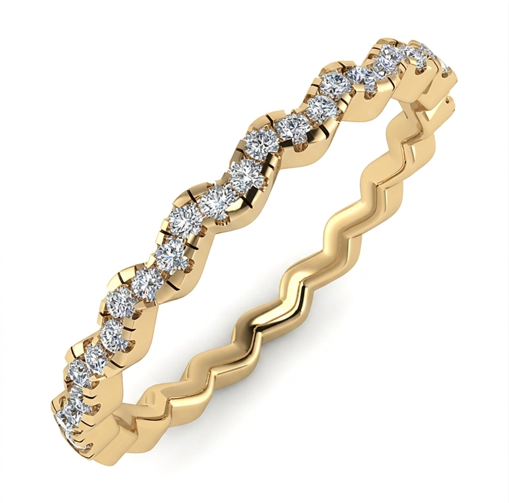 Speelse en stijlvolle 14 karaat geelgouden verlovingsring met een uniek zigzag-/golfpatroon uit de eigen collectie van Juwelier Rijk in Amsterdam. Bezet met 0.09 ct briljant geslepen diamanten (SI1/G). Te bewonderen aan de Heiligeweg 10 in het centrum van Amsterdam of direct online te bestellen.
