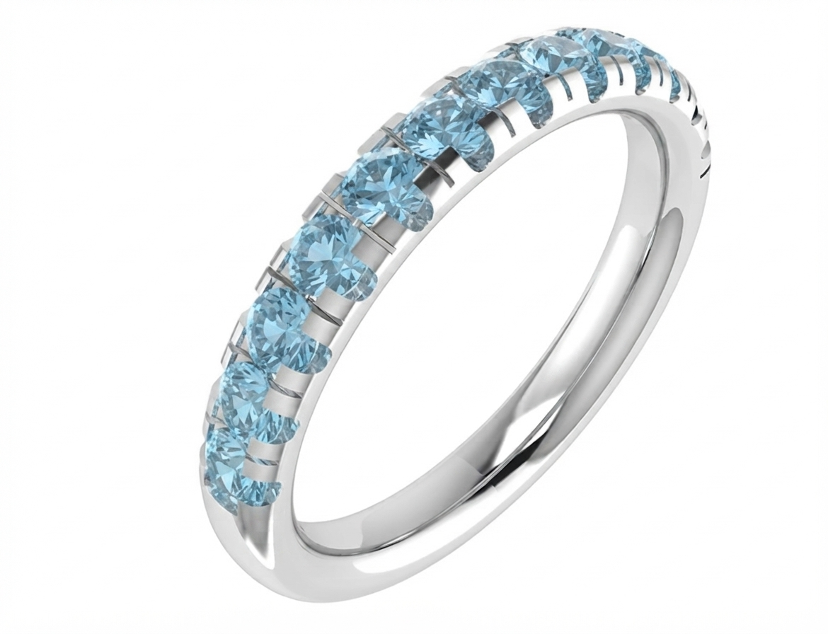 Op zoek naar een unieke verlovingsring met een blauwe edelsteen? Deze 18 karaat witgouden verlovingsring uit de eigen collectie van Juwelier Rijk in Amsterdam is halfom bezet met betoverende London Blue Topaas (0.13 ct). Een stijlvolle, tijdloze keuze met een luxe uitstraling.