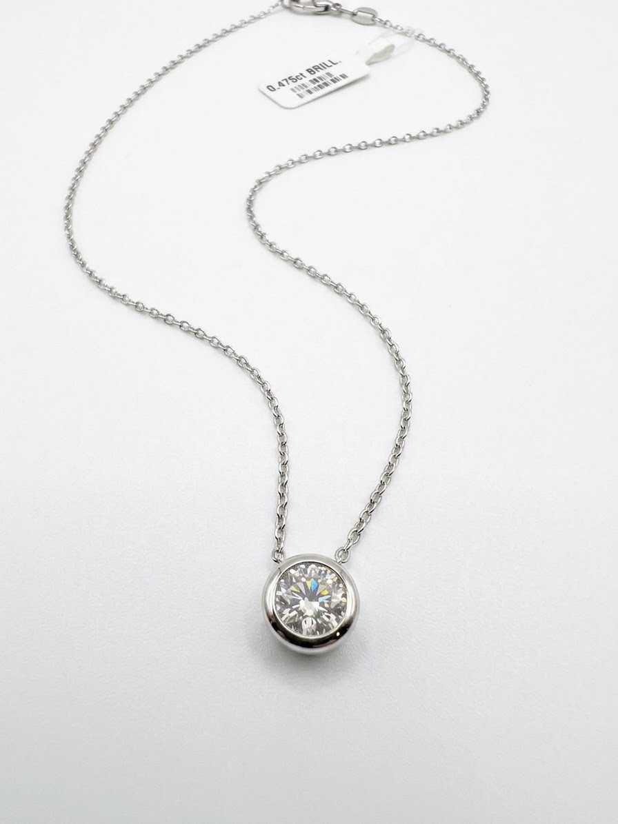 Mooie ketting in 18kt wit goud met natuurlijke briljant 0.475ct, hanger gemaakt in eigen atelier