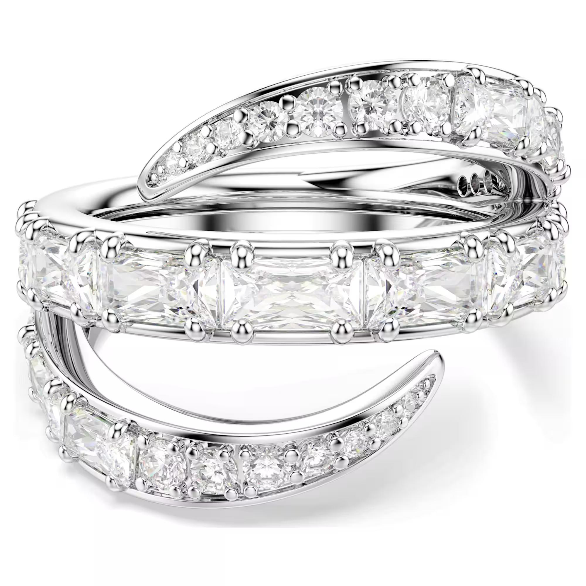 Deze ring is ge&iuml;nspireerd op de zachte kromming van een zwanenvleugel en vertaalt diezelfde delicate vorm naar een verfijnd ontwerp, dat prachtig wordt verlicht door de zachte schittering van Swarovski Zirkonia. Ge&iuml;nspireerd op de machtige Swarovski-zwaan brengen de veerachtige vormen van de Vienna-collectie een eerbetoon aan een traditie van creativiteit en savoir-faire.

Artikelnr.: 5762205
Collectie: Vienna
Materiaal: Rodium-verguld, Cubic zirconia
Kleur: Wit