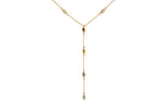 De Jackie Savanna Gemst 14Krt geelgouden ketting, modelnummer JKN26655, is gemaakt van 14-karaats goud en heeft een elegante ankerketting. De ketting is goudkleurig, nikkelvrij, weegt 1,83 gram en heeft een veerringsluiting. De kettingmaat is 450 mm. Dit sieraad geeft een verfijnde uitstraling en is perfect voor zowel dagelijks gebruik als speciale gelegenheden.
