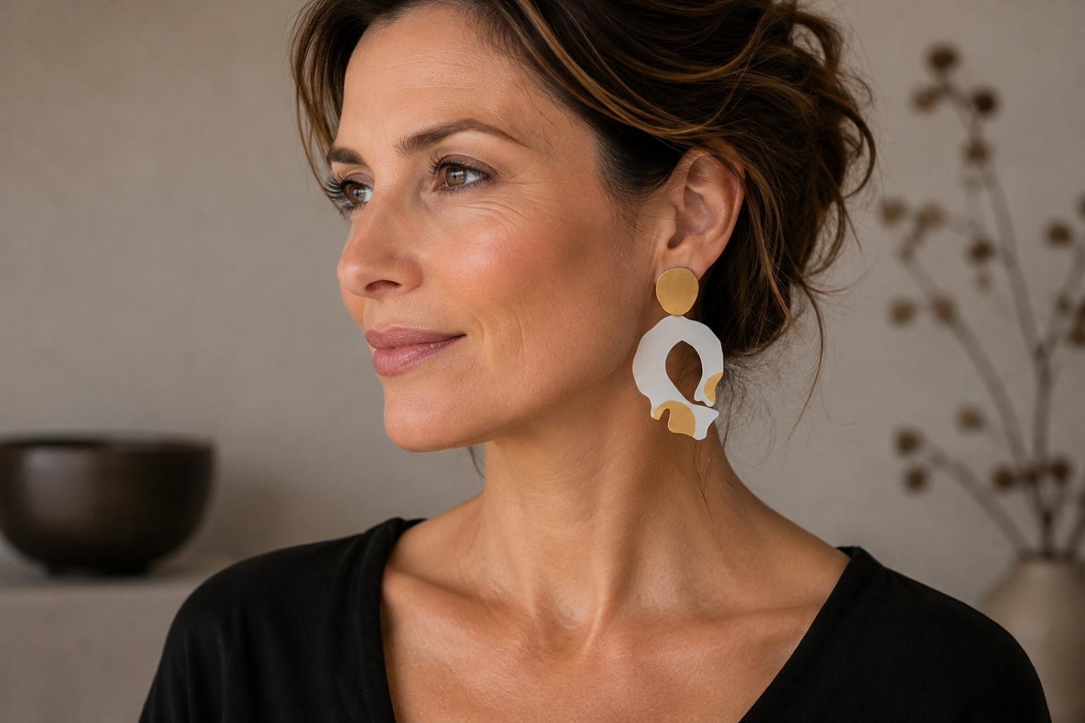 Dieser Ohrschmuck ist ein bicolor Ohrh&auml;nger aus vergoldetem Silber. Die Kombination aus Gold und Silber verleiht ihm einen modernen Look. Perfekt f&uuml;r den t&auml;glichen Gebrauch oder besondere Anl&auml;sse. Tragen Sie diesen eleganten Schmuck f&uuml;r einen stilvollen Akzent zu casual oder formellen Outfits. Ideal zum Verleihen eines extra Glanzes und Glamours.