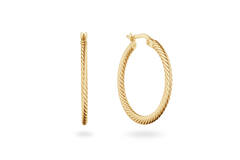 De Jackie Oorringen in 14k goud, zijn elegante creolen van 25mm. Deze juwelen voegen een verfijnde touch toe aan elke outfit. Draag ze bij formele gelegenheden of om een dagelijkse look te verfraaien. Perfect voor zowel casual als chique ensembles. Voeg luxe en stijl toe aan je collectie.