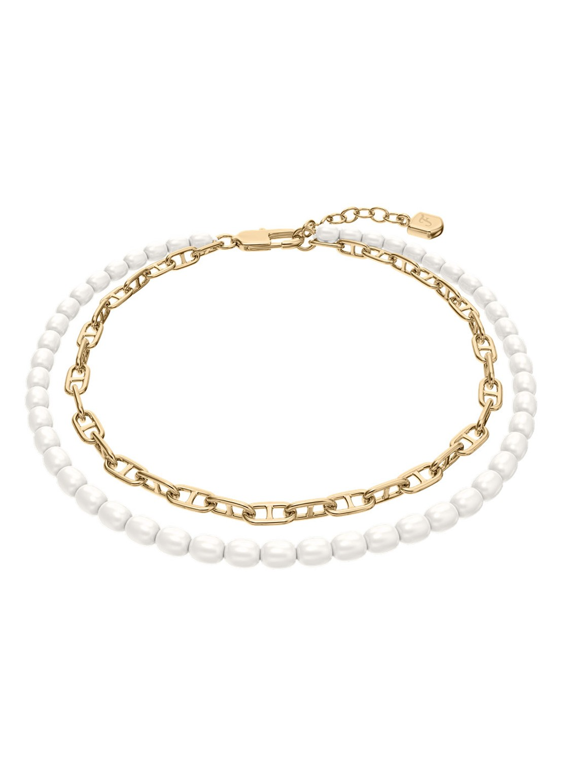 Deze armband van gepolijst goudkleurig messing heeft meerdere strengen en combineert een fijne D-schakelketting met stralende parelaccenten, voor een prachtig uitgebalanceerde look. Het doordachte ontwerp benadrukt de contrasterende texturen, terwijl een karabijnsluiting zorgt voor een veilige en comfortabele pasvorm.
