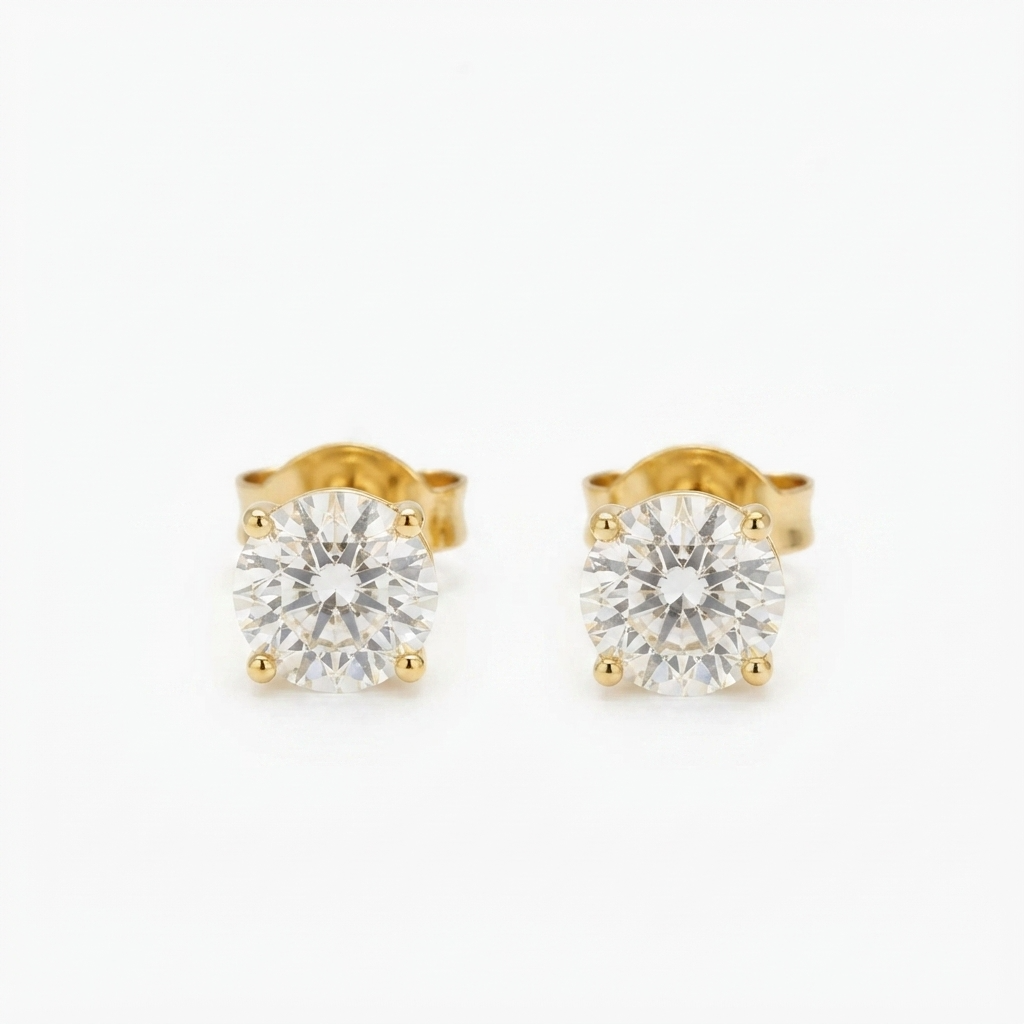 Schitter tijdloze elegantie tegemoet met deze schitterende 18 karaat geelgouden solitaire oorstekers van Juwelier Rijk Amsterdam. Voorzien van stralende lab-grown diamanten met een totaal gewicht van 1.0 karaat in de exclusieve topkleur D. Vakkundig gezet in een klassieke 4-prong klauwsetting voor maximale lichtinval. Duurzaam, ethisch verantwoord en direct online of in onze juwelierszaak in Amsterdam te bewonderen.