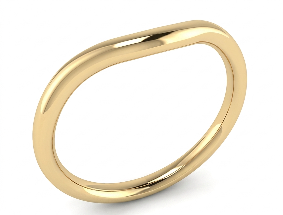 Elegante 14 karaat geelgouden gebogen aanschuifring uit de eigen collectie van Juwelier Rijk in Amsterdam. Deze verfijnde gouden ring heeft een subtiele organische curve die perfect aansluit bij een verlovingsring of solitaire trouwring. Te bewonderen aan de Heiligeweg 10 in het centrum van Amsterdam of direct online te bestellen.