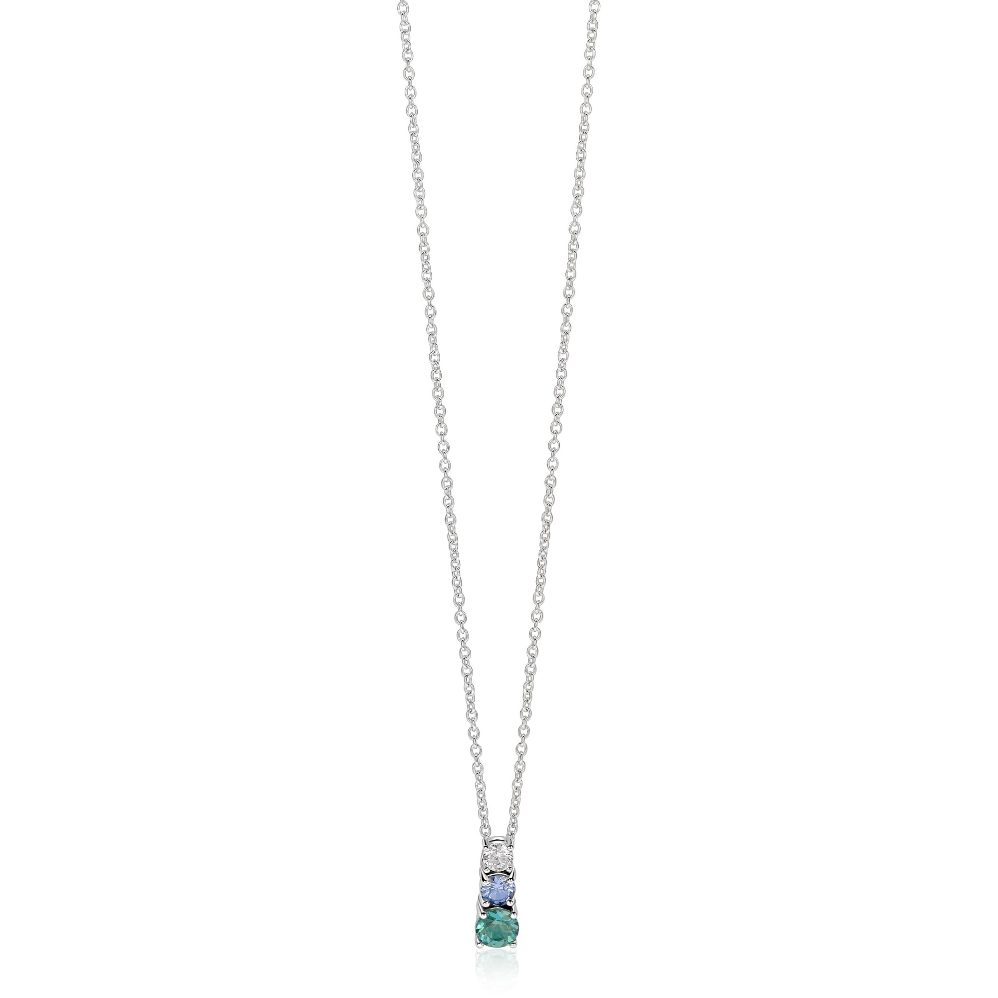 ZINZI zilveren ketting 45cm met strakke hanger bezet met witte, blauwe en petrol blauwe zirkonia's. De ketting is verstelbaar van 42 tot 45 cm met een karabijnsluiting. De ketting is vervaardigd van eerste gehalte zilver (925) en voorzien van een rodiumlaag voor een extra langdurige glans.