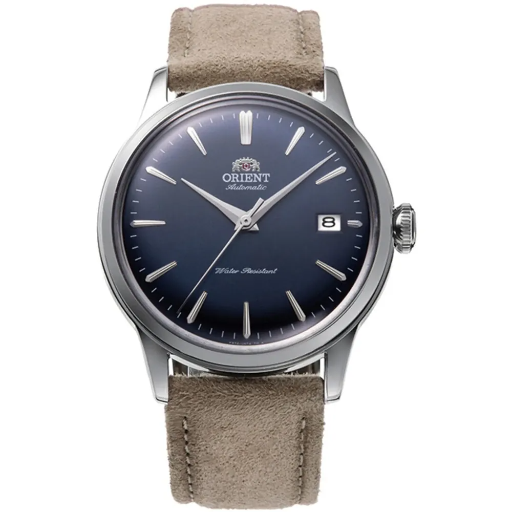 De Orient Bambino RA-AC0M12L30B Horloge is een verfijnd uurwerk met een roestvrijstalen kast van 38,4 mm en een kastdikte van 12 mm. Het beschikt over een automatisch uurwerk en een datumfunctie. De bruine leren band voegt elegantie toe. Draag deze horloge bij formele of zakelijke gelegenheden voor een tijdloze en stijlvolle uitstraling.