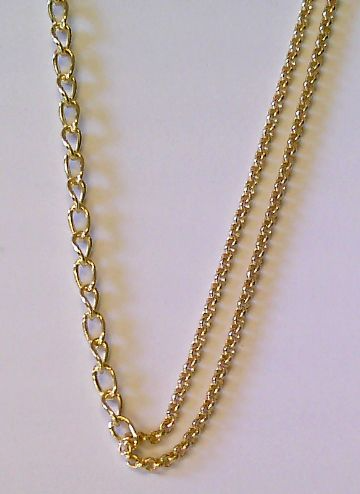 Das TRENDY me Damencollier (Modellnummer 5-216970-001) besticht durch 925er Gelbvergoldung und eine L&auml;nge von 45 cm. Es geh&ouml;rt zur Kategorie &bdquo;Schmuck&ldquo;, ist vom Typ &bdquo;Halskette&ldquo; und die Unterart &bdquo;Fantasie&ldquo;. Es l&auml;sst sich am besten mit eleganten oder l&auml;ssigen Outfits kombinieren, um jedem Look einen Hauch von Glamour zu verleihen.