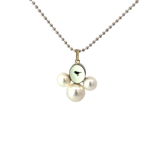 Der Blaumeise Anh&auml;nger, ist ein elegantes Schmuckst&uuml;ck f&uuml;r Damen. Obwohl das Material und die Farbe nicht spezifiziert sind, geh&ouml;rt er zur Kategorie Schmuck als Anh&auml;nger. Tragen Sie diesen Anh&auml;nger als Blickfang an einer feinen Halskette, um jedem Outfit einen femininen und stilvollen Akzent zu verleihen. Perfekt f&uuml;r jeden Anlass!