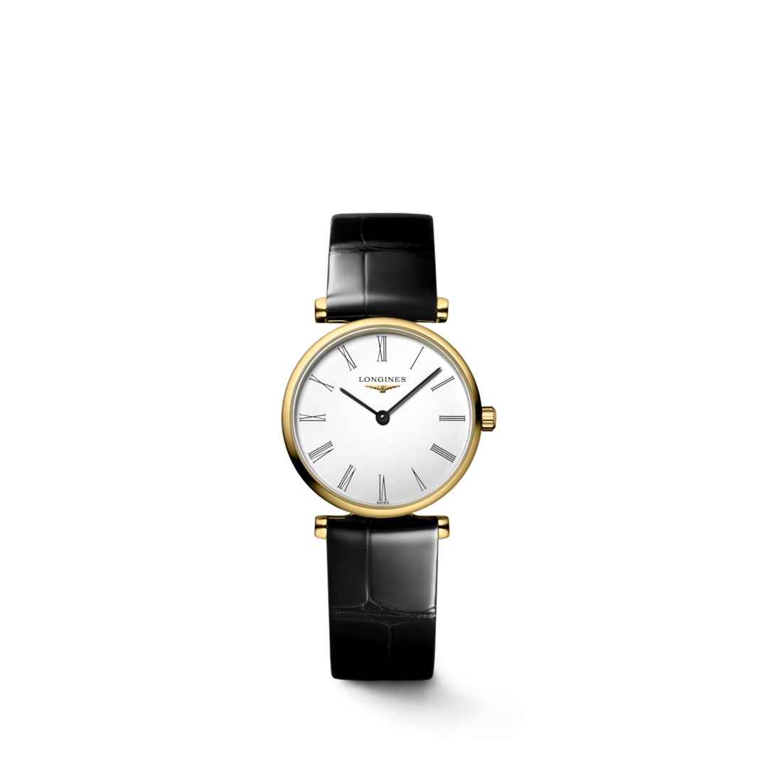 De Longines La Grande Classique L42092112 is een elegante damespolshorloge met Zwitserse kwartsbeweging. Kenmerken zijn een goudkleurige ronde metalen kast (24 mm), witte wijzerplaat met Romeinse cijfers, saffierglas, en een zwart lederen band. Waterdichtheid is 3 ATM. Beste te dragen bij formele en zakelijke gelegenheden. 