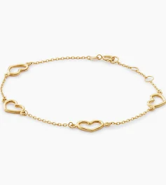 De Jackie Cheetah Brace, modelnummer JKB26650, van een onbekend merk, is een prachtige 14-karaats gouden armband. Deze elegante armband is gemaakt van hoogwaardig goud en valt onder de juwelen categorie. Draag hem als een statement stuk, perfect op zichzelf of gecombineerd met andere fijne sieraden voor een verfijnde look.