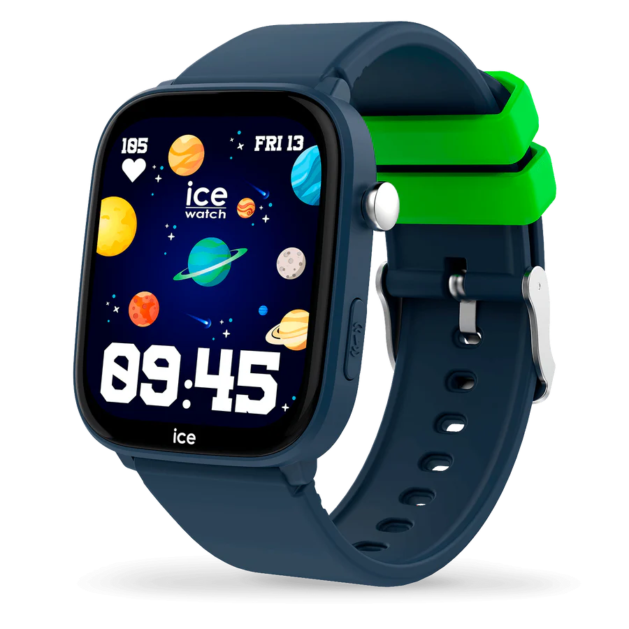 Dit uurwerk is voor de kids met een sim card , een nood knop, dagelijkse activiteiten en sport .Het
uurwerk is in blauw met een blauw rubberband.
