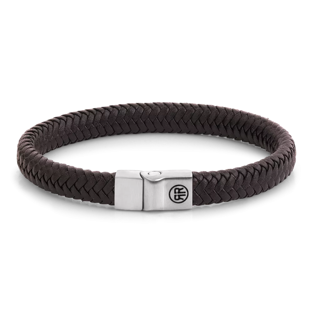 De Full Metal armband van Rebel and Rose is een leren armband van 9 mm breed met een sluiting van edelstaal. De unieke (PSR*) sluiting bestaat uit twee delen die perfect in elkaar vallen, zonder dat daar hulpmiddelen als magneten voor nodig zijn. Meet je polsomtrek op en kijk in de maattabel voor de juiste keuze. De armbanden combineren goed met onze kralenarmbanden.