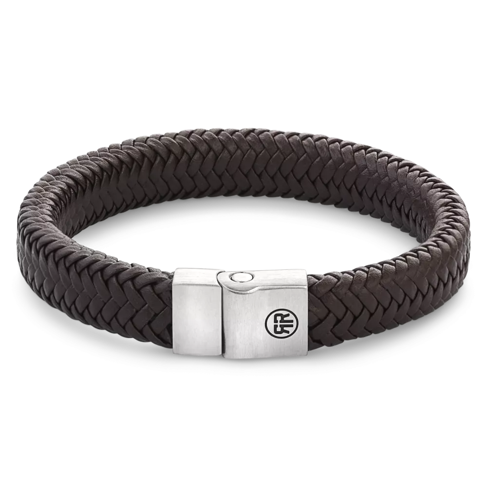 De Full Metal armband van Rebel and Rose is een leren armband van 12 mm breed met een sluiting van edelstaal. De unieke (PSR*) sluiting bestaat uit twee delen die perfect in elkaar vallen, zonder dat daar hulpmiddelen als magneten voor nodig zijn. Meet je polsomtrek op en kijk in de maattabel voor de juiste keuze. De armbanden combineren goed met onze kralenarmbanden.