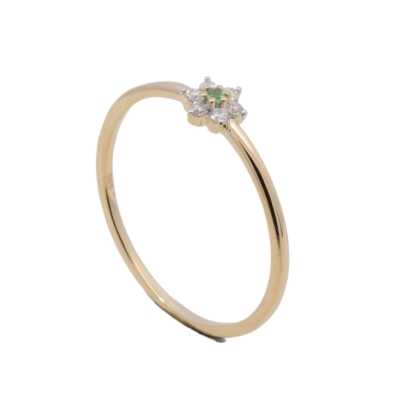 Der D-Ring Gold 585 Bl&uuml;te (Modellnummer 160632056) ist mit einem Smaragd und sechs Brillanten verziert. Dieser Ring geh&ouml;rt zur Kategorie Schmuck, speziell Ringe, und ist f&uuml;r den Alltagsgebrauch geeignet. Tragen Sie ihn am besten alleine oder zusammen mit schlichten Ringen, um seine edle Ausstrahlung zu betonen. Perfekt f&uuml;r jeden Anlass!