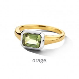Goudkleurige ring met groene steen