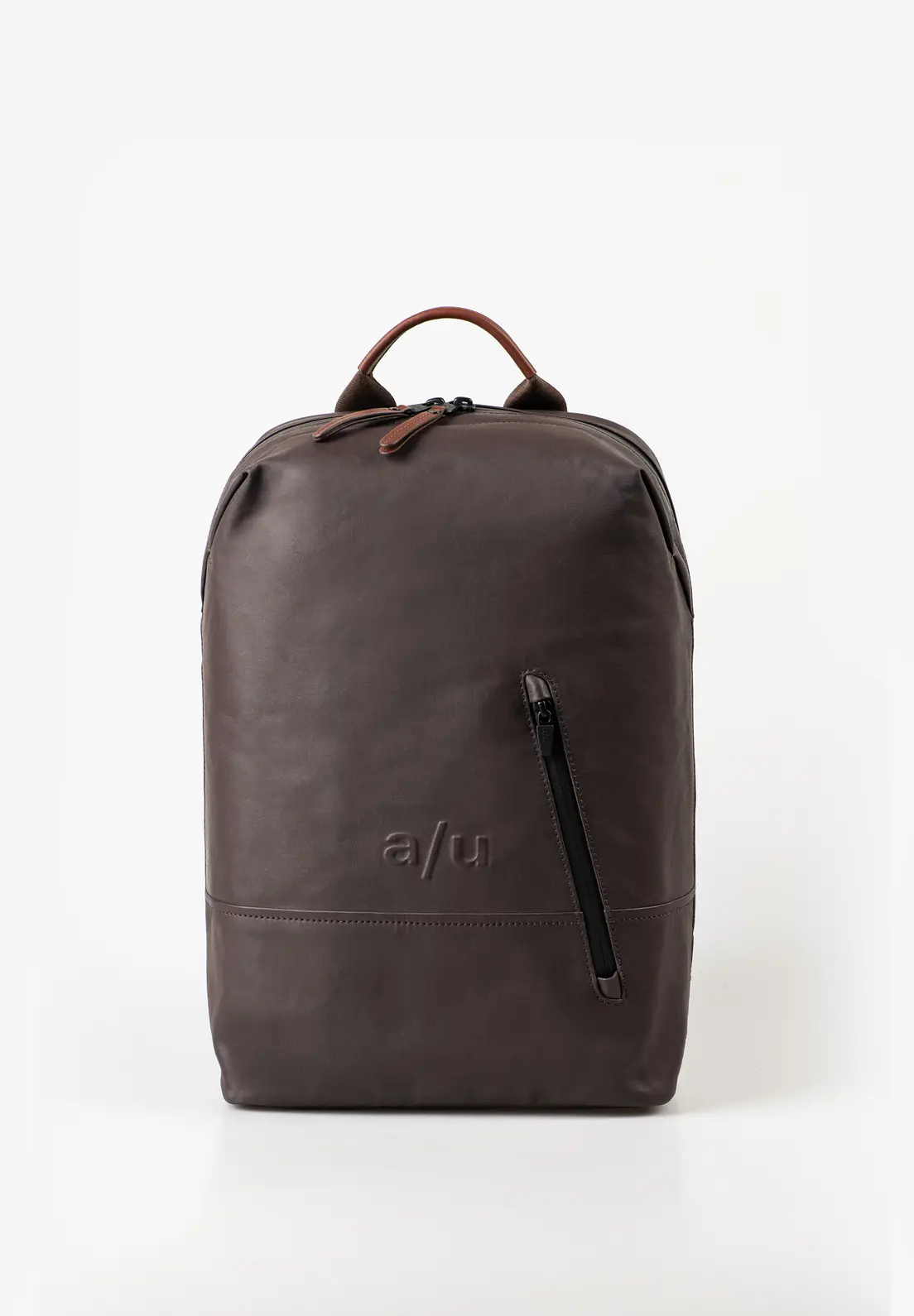 Deze prachtige Japanse Hamamatsu-rugzak van AuntsandUncles is gemaakt van hoogwaardig waterafstotend canvas materiaal en heeft een stijlvolle natuur kleur. De rugzak is ontworpen om comfortabel te dragen, met verstelbare schouderbanden en een handvat aan de bovenkant. Met zijn handige formaat van 13 inch is deze rugzak ideaal voor dagelijks gebruik. Een must-have accessoire voor elke stijlbewuste persoon!

Aan de binnenkant uitgerust met diverse vakken:
Insteek vak,
telefoonvak,
2 vakken voor een pen,
ritsvak
beschermd notebook vak.

Afmetingen:
Hoogte 40cm x breed 26cm x diep 11cm

