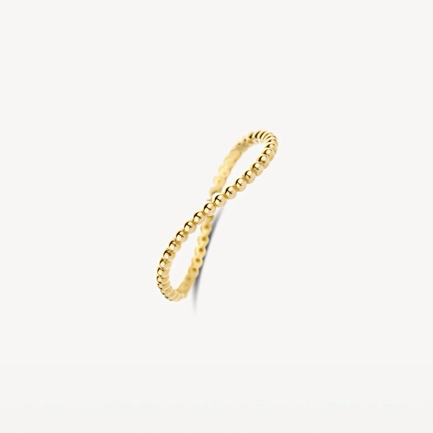 Deze klassieke aanschuifring is gemaakt van 14k geelgoud met een band van 1,3 mm doorsnede. Een tijdloos basismodel dat nooit uit de mode raakt. Heerlijk te stapelen met andere ringen uit onze collectie.