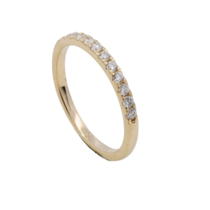 Der D-Ring aus Gold 375 ist ein eleganter Verlobungsring mit 12 Labor-Diamanten, insgesamt 0,31 Karat, in Gr&ouml;&szlig;e 57. Modellnummer: 300007057. Perfekt geeignet f&uuml;r den besonderen Moment der Verlobung. Tragen Sie ihn am Ringfinger der linken Hand, um Ihre Liebe und Verpflichtung zu symbolisieren. Ein zeitloses Schmuckst&uuml;ck, das f&uuml;r immer w&auml;hrt.