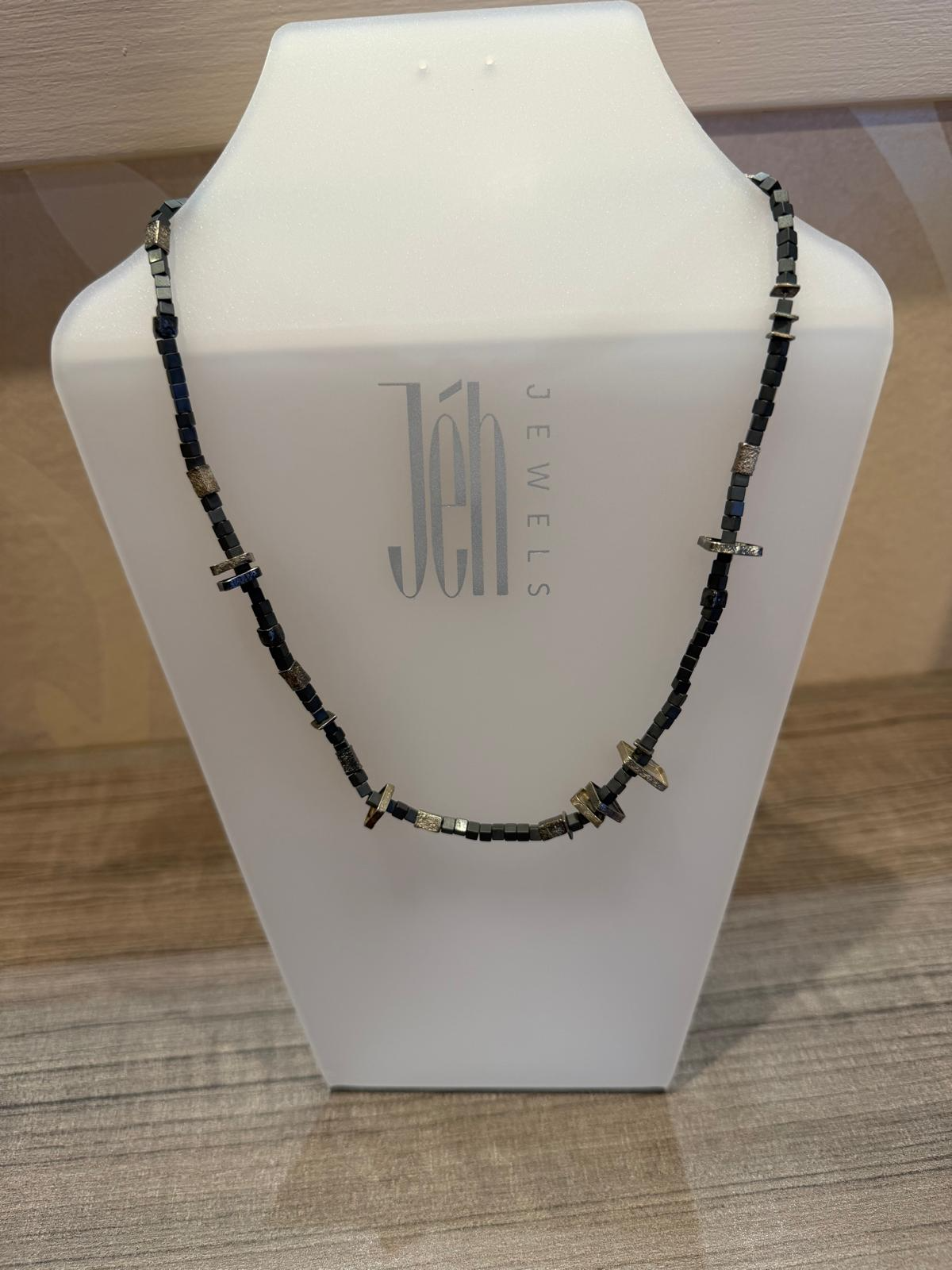 JEH JEWELS
Zilveren collier Vierkantjes Hematiet + zilveren vierkantjes 