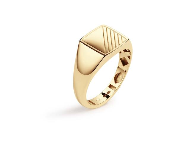 Deze herenring, is een verfijnde gouden ring van 14 karaat, maat 66. Deze goudkleurige sieraden zijn ideaal als statementstuk. Draag het als een opvallend accessoire bij zowel formele als informele gelegenheden. Het maakt elke outfit elegant en geeft een vleugje luxe aan je look.