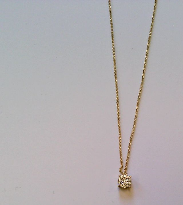 Entdecken Sie das elegante Collier Gold 585 Brill 0,06ct, Modellnummer 6-214366-001. Dieses exquisite 14-kar&auml;tige Gelbgold-Halsband besticht durch einen funkelnden Brillantschliff-Diamanten (0,06 ct, SI1, H). Es wiegt 1,8 g und ist ideal f&uuml;r formelle Anl&auml;sse oder als t&auml;gliches Statement-Piece. Tragen Sie es alleine oder kombinieren Sie es mit passenden Schmuckst&uuml;cken f&uuml;r einen glamour&ouml;sen Look.