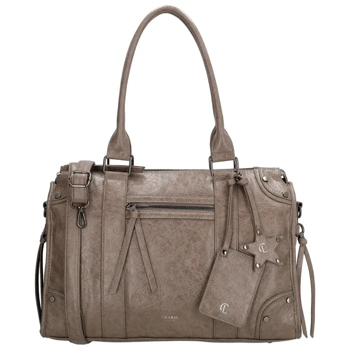 Charm London Berlin Laptoptas 15.6 inch &ndash; stijlvolle shopper voor werk en studie
Op zoek naar een stijlvolle laptoptas voor 15.6 inch die praktisch &eacute;n trendy is? De Charm London Berlin laptoptas combineert een moderne uitstraling met een slimme indeling. Deze ruime laptop shopper is ideaal voor werk, studie en dagelijks gebruik en biedt voldoende plek voor je laptop, accessoires en andere essentials.
Ruime laptoptas met praktische indeling
De Charm London Berlin is geschikt voor laptops tot 15.6 inch en beschikt over een speciaal laptopvak aan de binnenzijde. Dankzij de verschillende vakken houd je jouw spullen overzichtelijk georganiseerd. De tas is voorzien van een ritsvak, meerdere insteekvakken en handige pennenvakken.
Ook aan de buitenzijde is gedacht aan gebruiksgemak. Zowel aan de voor- als achterkant bevindt zich een vak met ritssluiting, ideaal voor spullen die je snel bij de hand wilt hebben, zoals je telefoon, sleutels of pasjes.

Draag de laptop shopper zoals jij wilt
De Berlin laptoptas wordt geleverd met een verstelbare en afneembare schouderband. Hierdoor kun je de tas comfortabel in de hand dragen of eenvoudig over je schouder. Zo pas je de draagwijze aan jouw situatie aan, of je nu onderweg bent naar kantoor, college of een afspraak.
De tas is gemaakt van imitatieleder, wat zorgt voor een stijlvolle en eigentijdse uitstraling. Als leuk extra detail wordt de tas geleverd met een stervormige bagcharm en een klein pasjesetui.

Kenmerken Charm London Berlin laptoptas
Geschikt voor laptops tot 15.6 inch
Speciaal laptopvak aan de binnenzijde
Ritsvak, insteekvakken en pennenvakken
Voorvak met ritssluiting
Achtervak met ritssluiting
Verstelbare en afneembare schouderband
Inclusief stervormige bagcharm
Inclusief klein pasjesetui
Materiaal buitenzijde: imitatieleder
Afmetingen: 30 x 42 x 14 cm (H x L x D)
Stijlvol, praktisch en veelzijdig
De Charm London Berlin 15.6 inch laptoptas is een praktische keuze voor iedereen die een laptop veilig wil meenemen zonder in te leveren op stijl. Dankzij het ruime hoofdvak, het speciale laptopvak en de verschillende opbergmogelijkheden is deze laptop shopper geschikt voor zowel werk als studie en dagelijks gebruik.