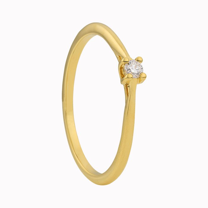 De 14krt. geelgouden solitair ring Esmay-20 heeft een briljant geslepen diamant van 0,20 karaat, gecertificeerd door IGI. Deze ring is perfect te dragen als elegant accessoire voor speciale gelegenheden of dagelijks gebruik. Combineer met andere gouden sieraden voor een harmonieuze uitstraling. 