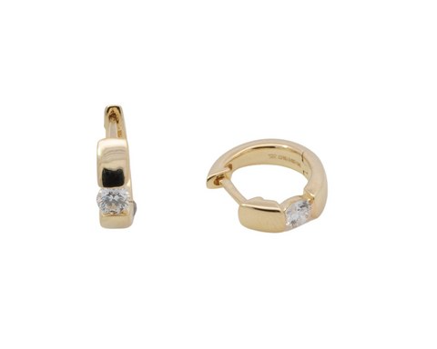 Entdecken Sie die Creolen Gold 375 mit 2 Labordiamanten, insgesamt 0,31 ct, Modellnummer 305001019. Diese edlen Gelbgold-Creolen bestechen durch ihr zeitloses Design und die funkelnden Diamanten mit Zertifikat. Perfekt f&uuml;r formelle Anl&auml;sse oder zum Veredeln Ihres Alltagslooks. Tragen Sie sie zu Hochsteckfrisuren oder kurzen Haaren, um ihre Sch&ouml;nheit voll zur Geltung zu bringen.