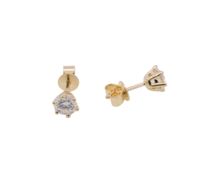 Entdecken Sie die Ohrstecker aus Gold 375 mit zwei Labor-Diamanten in 6er-Krappenfassung (Modellnummer: 305005019). Diese eleganten Schmuckst&uuml;cke sind in Gelbgold gehalten und strahlen zeitlose Eleganz aus. Perfekt f&uuml;r jeden Anlass, setzen sie gl&auml;nzende Akzente zu jedem Outfit. Tragen Sie sie solo oder in Kombination mit anderen goldenen Schmuckst&uuml;cken f&uuml;r einen harmonischen Look.