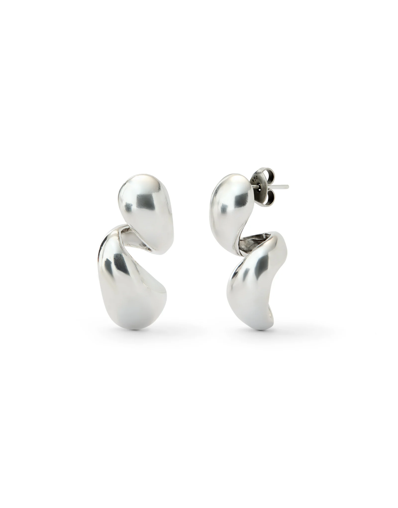De PEN1079MTL0000U is een schitterend paar stud oorbellen onder de categorie "Jewel". Deze verfijnde sieraden zijn perfect voor zowel alledaags gebruik als speciale gelegenheden. Draag ze om een subtiele elegantie toe te voegen aan je look. Combineer ze met een chique outfit of casual kleding voor een veelzijdige stijl.