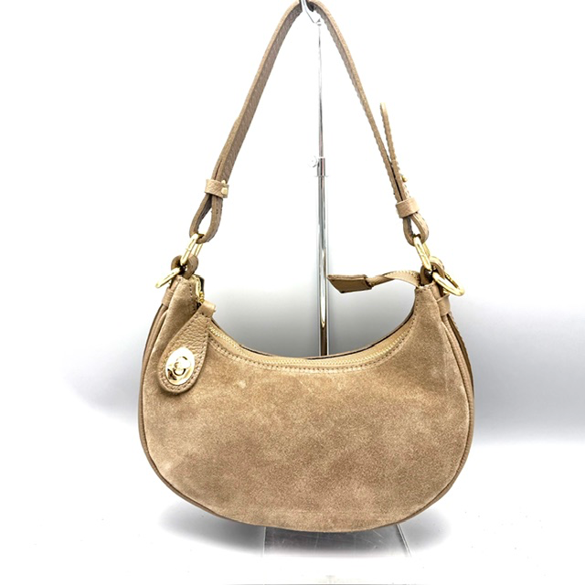 Su&egrave;de schoudertas &ndash; compacte dames tas met rits
Deze stijlvolle su&egrave;de schoudertas heeft een elegante, tijdloze uitstraling en is dankzij het compacte formaat ideaal voor dagelijks gebruik. De zachte su&egrave;de look geeft de tas een luxe uitstraling, terwijl de praktische indeling voldoende ruimte biedt voor je belangrijkste essentials.
De tas beschikt over een hoofdvak met rits. Daaronder bevindt zich een extra vak dat eveneens met een rits wordt afgesloten, zodat je je spullen overzichtelijk en veilig kunt opbergen.

De tas wordt geleverd met een lange, afneembare schouderriem, waardoor je de tas comfortabel over de schouder of crossbody kunt dragen.

Afmetingen:

Breedte: 25 cm
Hoogte: 13 cm
Diepte: 8 cm
Details:
Su&egrave;de uitstraling
Compact en stijlvol model
Hoofdvak met rits
Extra vak met rits
Lange, afneembare schouderriem
Geschikt voor dagelijks gebruik
Zowel casual als gekleed te combineren