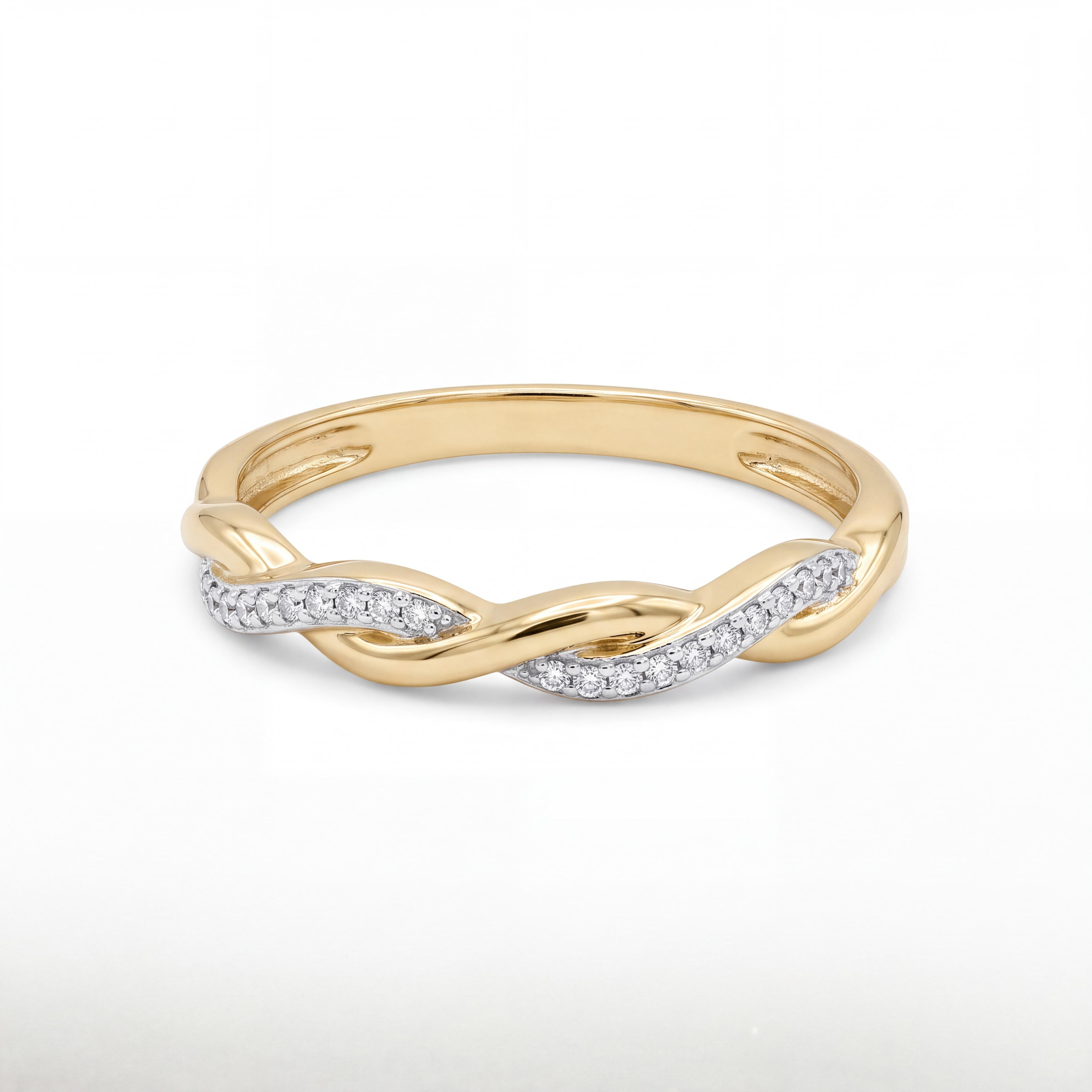 De Gouden Twisted Infinity Ring met Zirkonia van Juwelier Rijk in Amsterdam is een elegante ring van 14-karaats goud. Perfect voor elke gelegenheid, draag hem solo voor een verfijnde look of combineer met andere ringen voor een trendy, gelaagd effect.