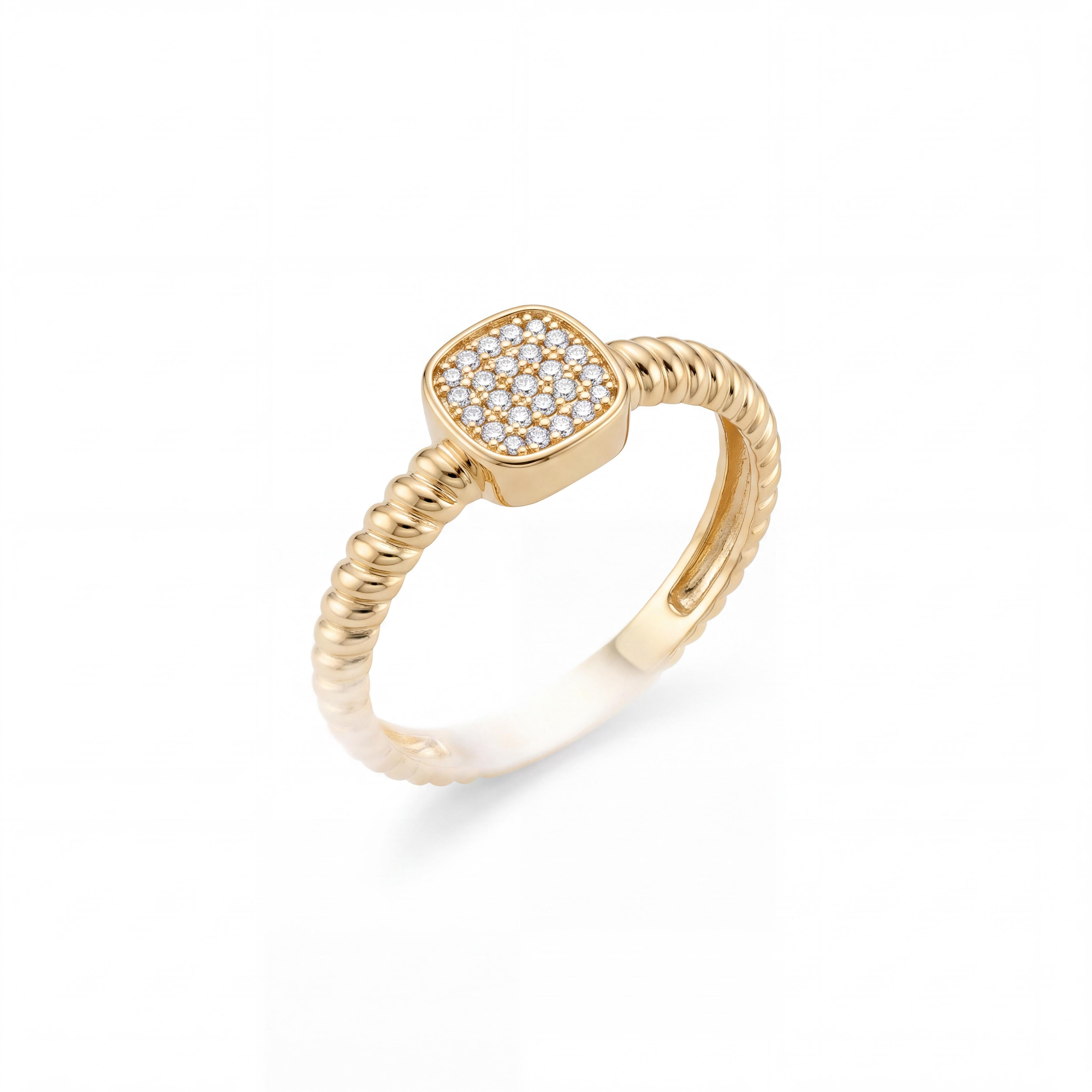 Deze prachtige Gouden Rechthoekige Zirkonia Ring is gemaakt van 14 karaat goud. Perfect te dragen als opvallend statement stuk op een speciale gelegenheid of als luxe aanvulling op uw dagelijkse outfit. Maak je look compleet met deze schitterende ring!