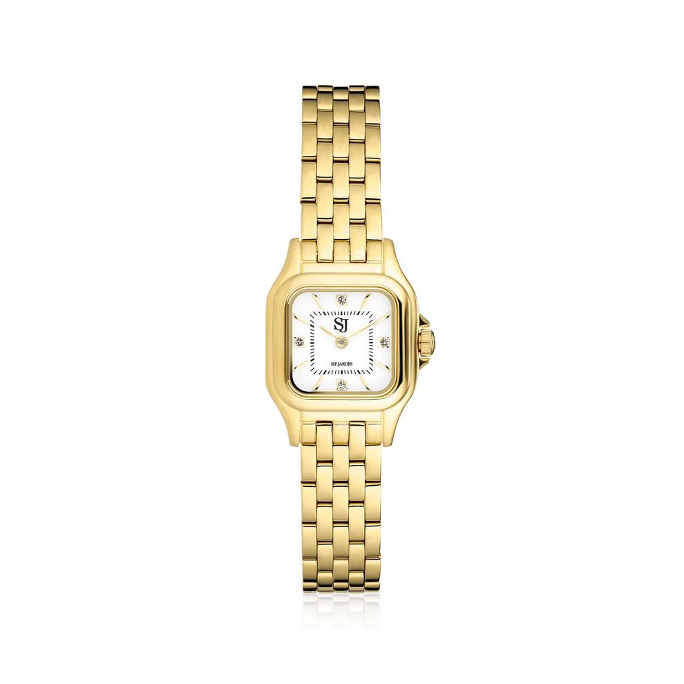 Omarm moderne luxe met het Ur Fiorella horloge, een prachtig sieraad ontworpen voor vrouwen die verfijnde elegantie waarderen. Het horloge heeft een fraai vormgegeven vierkante wijzerplaat met zacht afgeronde hoeken, versierd met delicate steentjes die het licht vangen. Gemaakt van duurzaam, goudkleurig roestvrij staal. Dit maakt dat het horloge zowel een lange levensduur als een luxueuze afwerking heeft.

Het strakke ontwerp maakt het veelzijdig, geschikt voor zowel dagelijks gebruik als speciale gelegenheden, en versterkt moeiteloos uw persoonlijke stijl. Het horloge biedt betrouwbare prestaties en is daarmee een verfijnd accessoire dat jarenlang een geliefd onderdeel van uw sieradencollectie zal blijven.