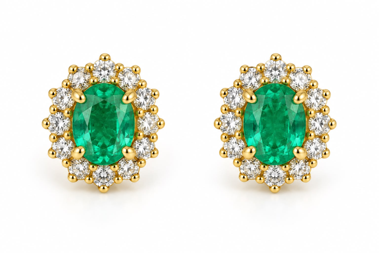 De Rozet Oorknoppen, bevatten 5x4mm smaragden en 0,28 ct H-SI diamanten. Ze zijn gemaakt van 14-karaats goud en hebben een gouden kleur. Ideaal voor formele gelegenheden; hun luxueuze uitstraling past perfect bij elegante avondkleding. Draag ze met opgestoken haar voor maximale impact. Voeg een vleugje klasse toe aan elke outfit.