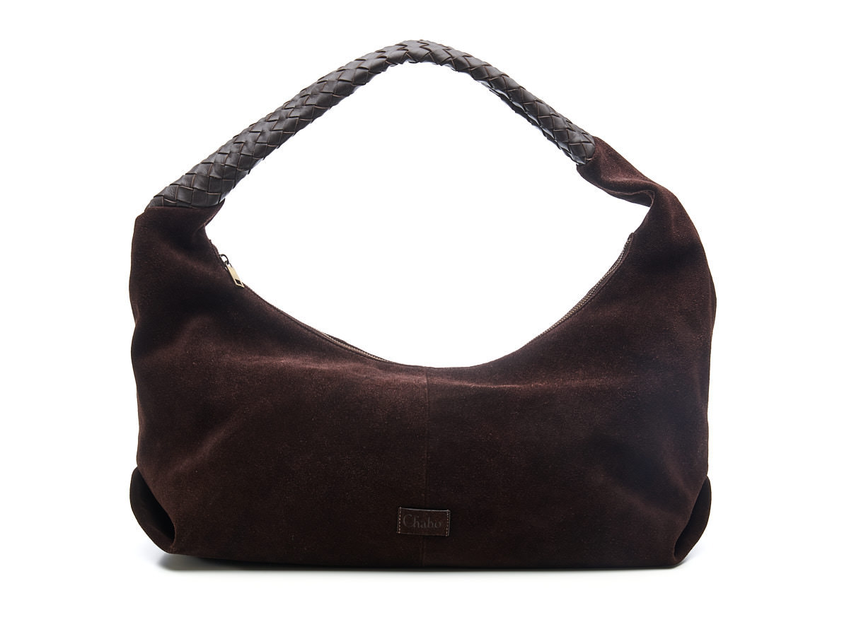 Ontdek de Big Sister Suede: een prachtige grote su&egrave;de tas met opvallend leren geweven schoudergedeelte, ritssluiting en ruime binnenkant. Perfect als stijlvolle hobo tas en geschikt voor een laptop tot 14 inch.

De Big Sister Suede is een prachtige grote su&egrave;de tas met een stijlvolle en nonchalante uitstraling. Dankzij het ronde model valt de tas mooi als een hobo bag op de schouder en biedt hij optimaal draagcomfort voor iedere dag.
Het opvallende leren geweven schouder gedeelte geeft deze tas een unieke en luxe uitstraling. Daarnaast zorgt het mooi omgestikte detail aan de zijkant voor een verfijnde afwerking die perfect past bij het hoogwaardige design van de tas.
De Big Sister Suede is afsluitbaar met een ritssluiting, zodat al je essentials veilig opgeborgen blijven. Binnenin biedt de tas volop ruimte voor dagelijks gebruik, werk of onderweg. Aan &eacute;&eacute;n zijde bevindt zich een extra afsluitbaar ritsvak voor kleinere waardevolle spullen.
Dankzij het ruime formaat is deze su&egrave;de tas bovendien geschikt voor een laptop tot maximaal 14 inch. Daarmee is de Big Sister Suede niet alleen fashionable, maar ook bijzonder praktisch.
Deze stijlvolle hobo tas combineert luxe, comfort en functionaliteit en is daarmee de perfecte tas voor werk, shoppen of een dag onderweg.