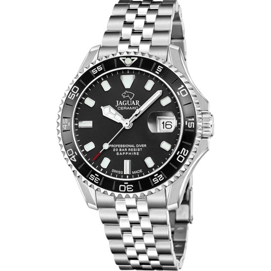 De J1054/1 horloge is een stijlvolle polshorloge met een kastgrootte van 41,5 mm, vervaardigd uit roestvrij staal. Het heeft een zilverkleurige band en een handige datumaanduiding. Dit horloge is perfect voor zowel formele als casual gelegenheden, waardoor het veelzijdig te dragen is met zowel zakelijke als alledaagse outfits.