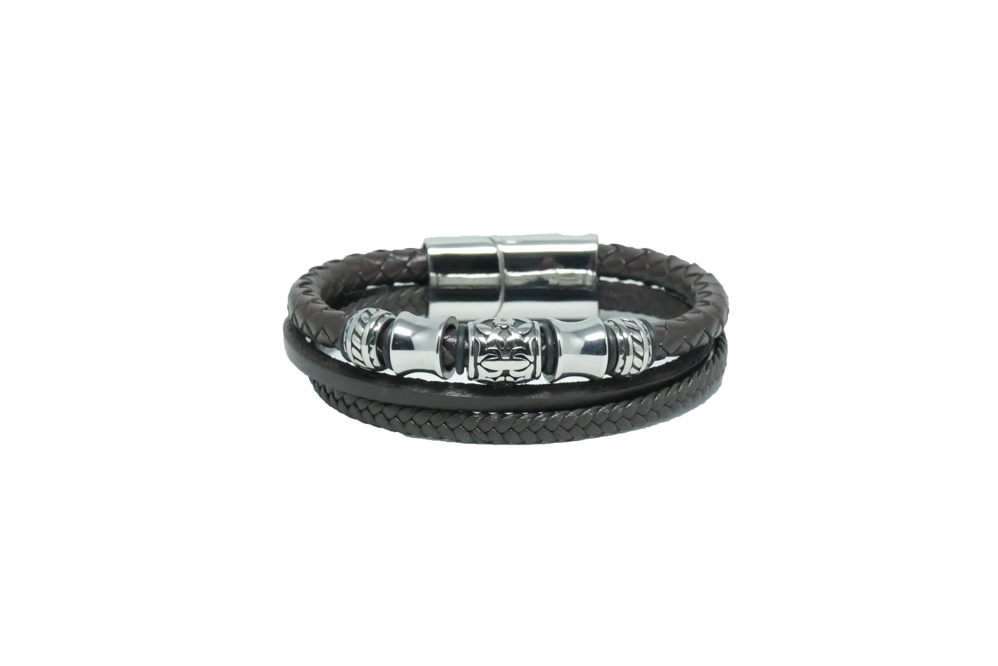 De Bale Bruin armband, modelnummer BALE BRUIN, valt in de categorie JEWEL en is een prachtig sieraad voor elke gelegenheid. Deze stijlvolle armband accentueert uw pols en kan alleen gedragen worden of gecombineerd met andere sieraden voor een trendy look. Draag het met zowel casual als formele outfits voor een verfijnde uitstraling.