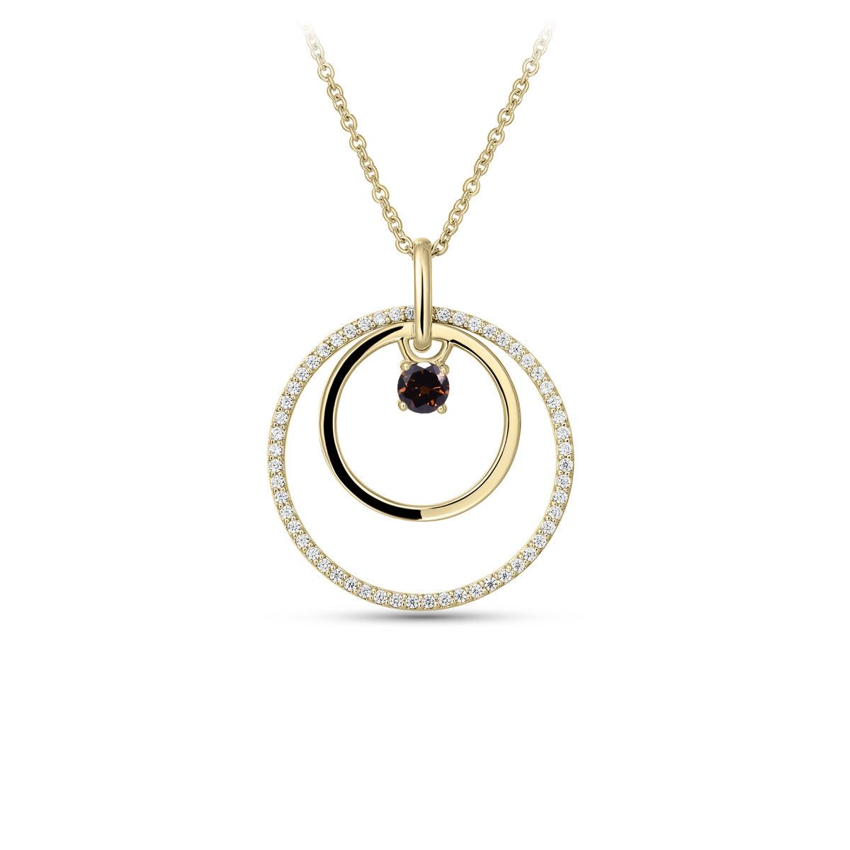 Het Gisser N1139YCF Zilver Verguld Collier is een elegant collier met witte en &eacute;&eacute;n bruine zirkonia, ontworpen in een goudkleurige schakel van zilver. Met een lengte van 42+3 cm biedt het veelzijdigheid en verfijning. de hanger heeft 2 rondjes in elkaar met de buitenste rand zirkonia en het binnenste randje glad goudkleurig, in het rondje hangt nog een bruine zirkonia voor een extra touch.