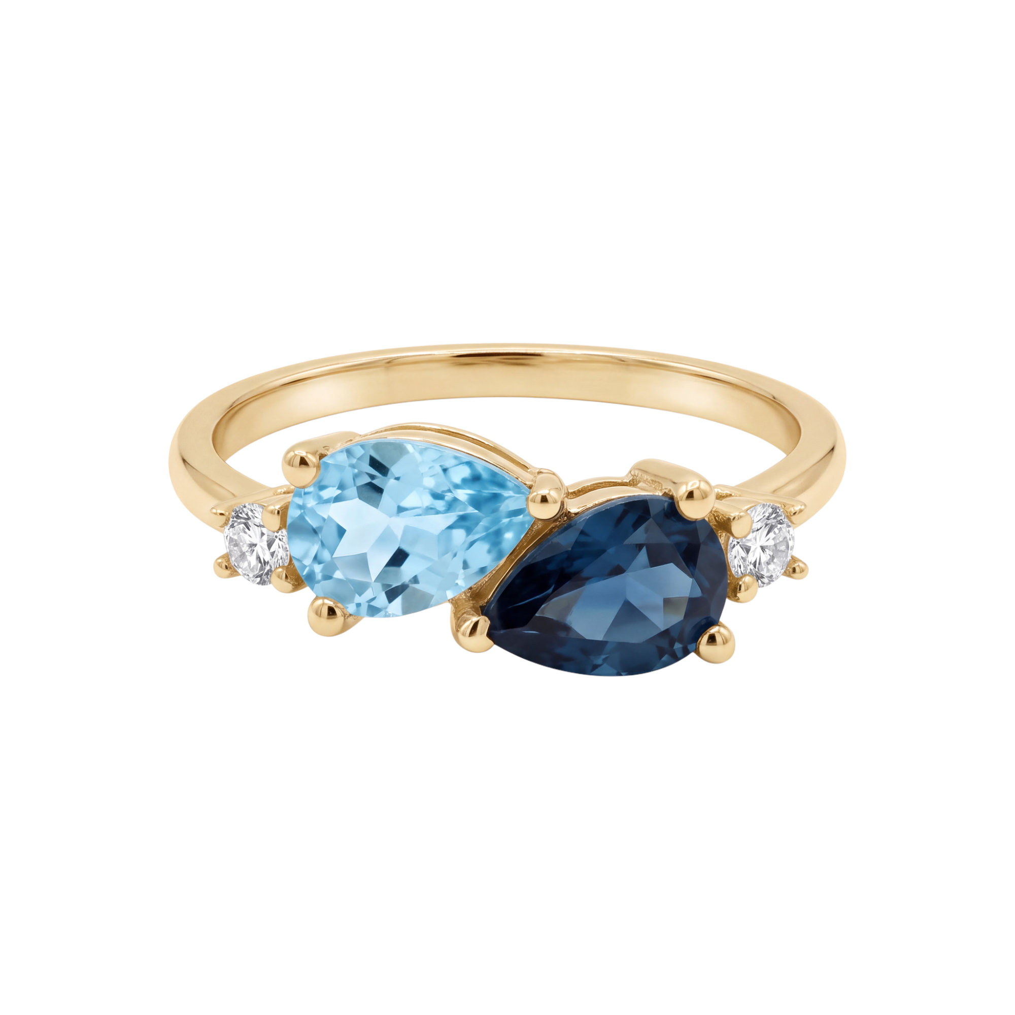 Schitter met de elegante 14 karaat geelgouden Toi et Moi ring van Juwelier Rijk. Deze tijdloze gouden damesring verenigt de diepe, mystieke tinten van een London Blue Topaas met een helderblauwe topaas, subtiel geaccentueerd door schitterende diamanten. Een symbolisch sieraad dat liefde en verbondenheid uitstraalt. Bekijk en pas deze unieke ring in onze winkel aan de Heiligeweg 10 in Amsterdam of bestel direct online met gratis verzending.