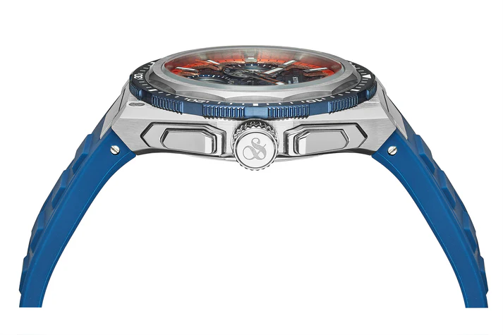 Een herenhorloge dat geen compromis kent. De SSM.100A van Scotch & Soda combineert een stoer sportief design met onmiskenbaar Amsterdamse details. De blauwe wijzerplaat met oranje accenten verwijst naar de kleuren van de stad waar het merk zijn roots heeft. Dit is geen horloge voor de achtergrond.

Het horloge heeft een gebrushed stalen kast met een blauwe draaibare bezel en drie chronograaf-subdials op een gestructureerde blauwe wijzerplaat. De oranje accenten op de binnenring en secondewijzer geven het model een sportieve, uitgesproken uitstraling. De blauwe siliconen band zorgt voor comfort bij dagelijks gebruik en is bestand tegen water en zweet.