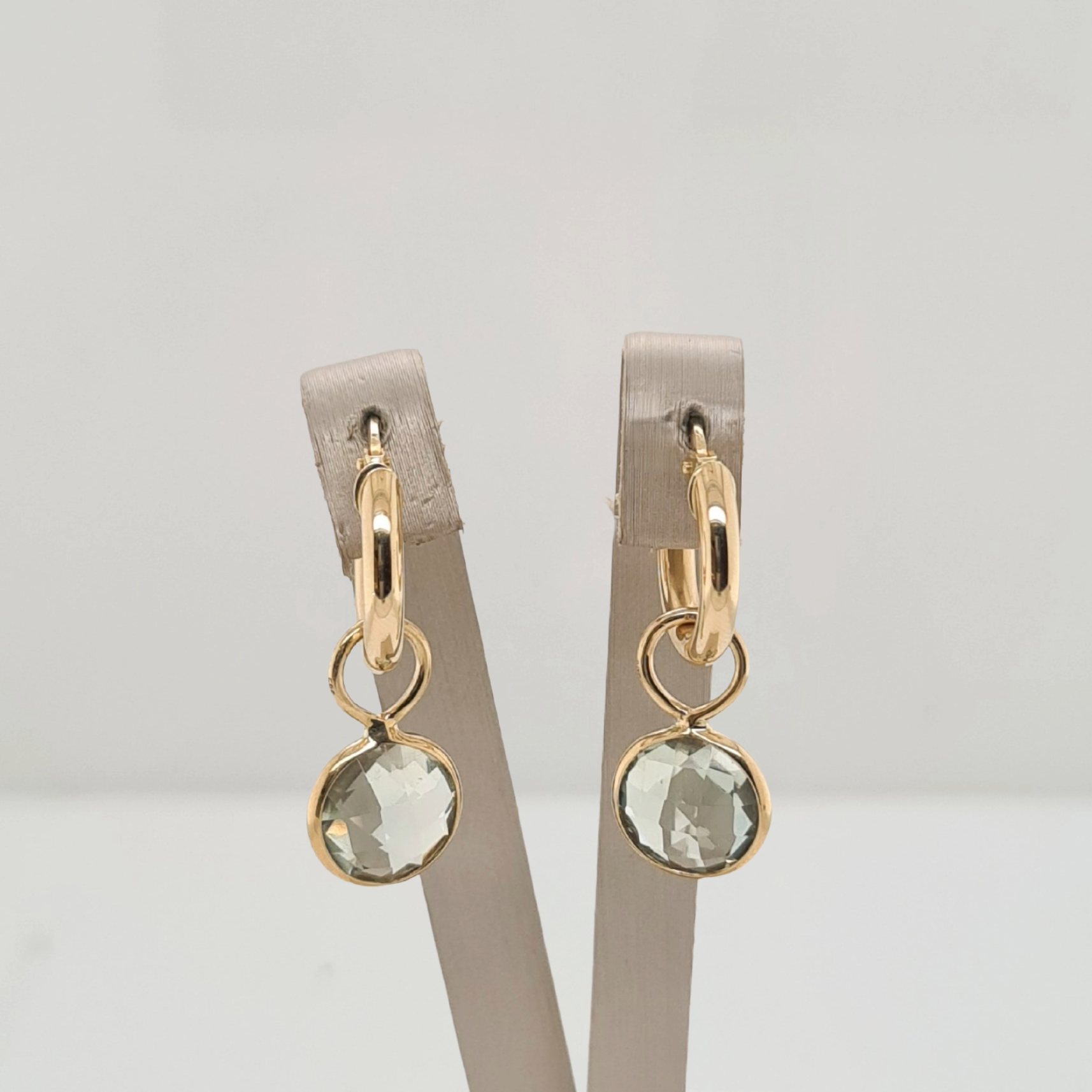 14krt gouden oorbedels met groene amethyst