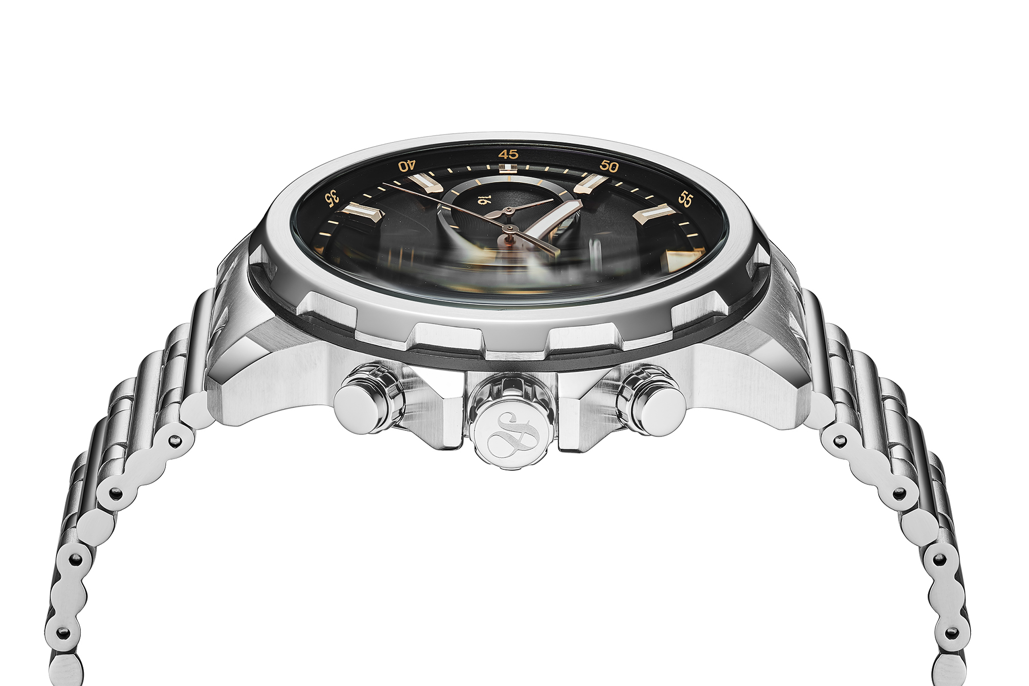 Het Scotch & Soda SSM.113D herenhorloge is een uitstekende keuze voor iedereen die op zoek is naar een modern en modieus horloge van een populair modemerk. Scotch & Soda is een gerenommeerd Nederlands modemerk, opgericht in 1985, dat gedurfde ontwerpen, moderne details en hoogwaardig vakmanschap combineert in zijn horloges. Betrouwbare uurwerken, duurzame roestvrijstalen kasten en comfortabele banden zorgen voor zorgeloos dagelijks gebruik, en de collectie blijft betaalbaar ondanks de topkwaliteit.