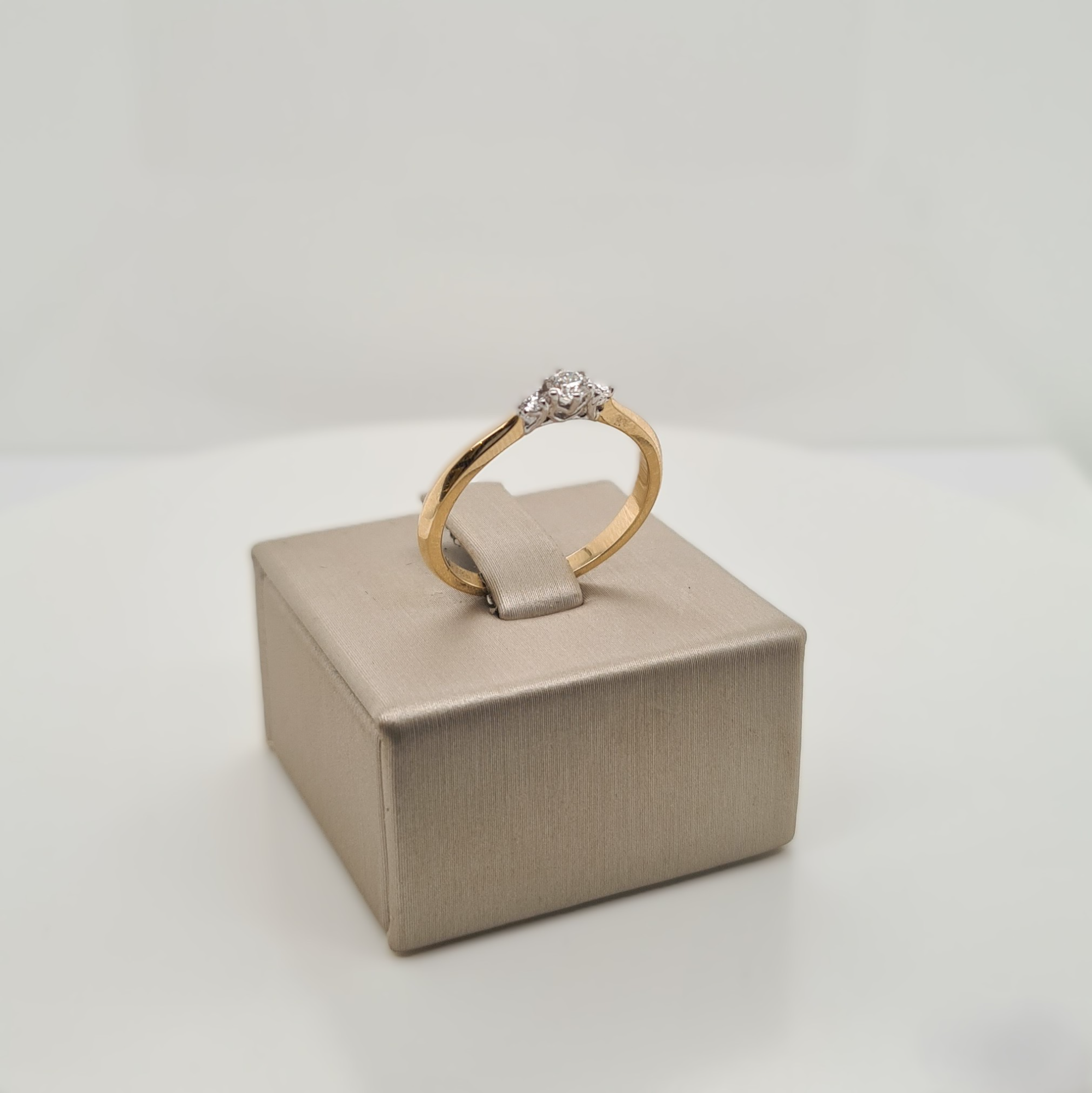 14krt gouden ring met diamant