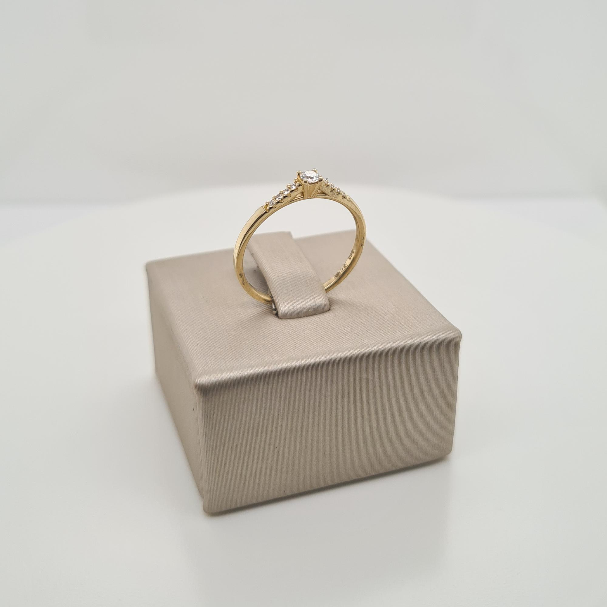 14krt gouden ring met diamant